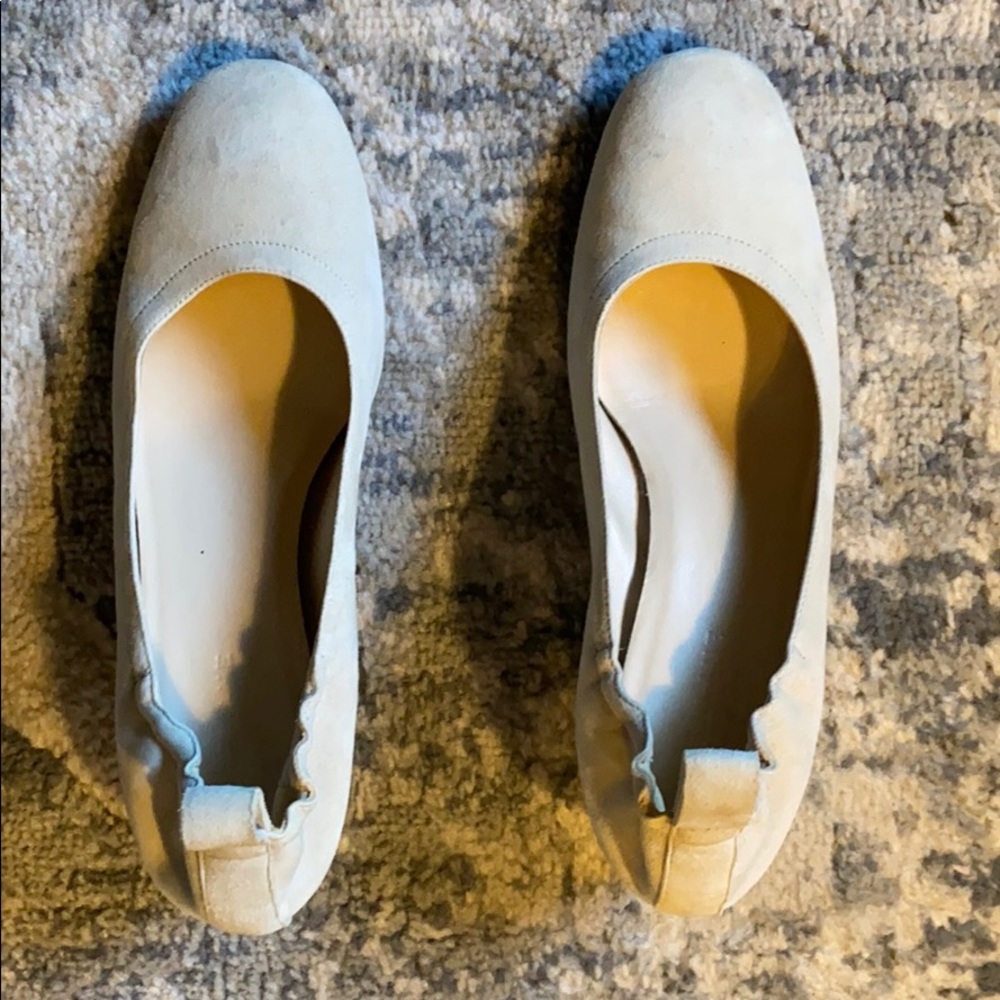 Size 8 Everlane Day Heel in suede